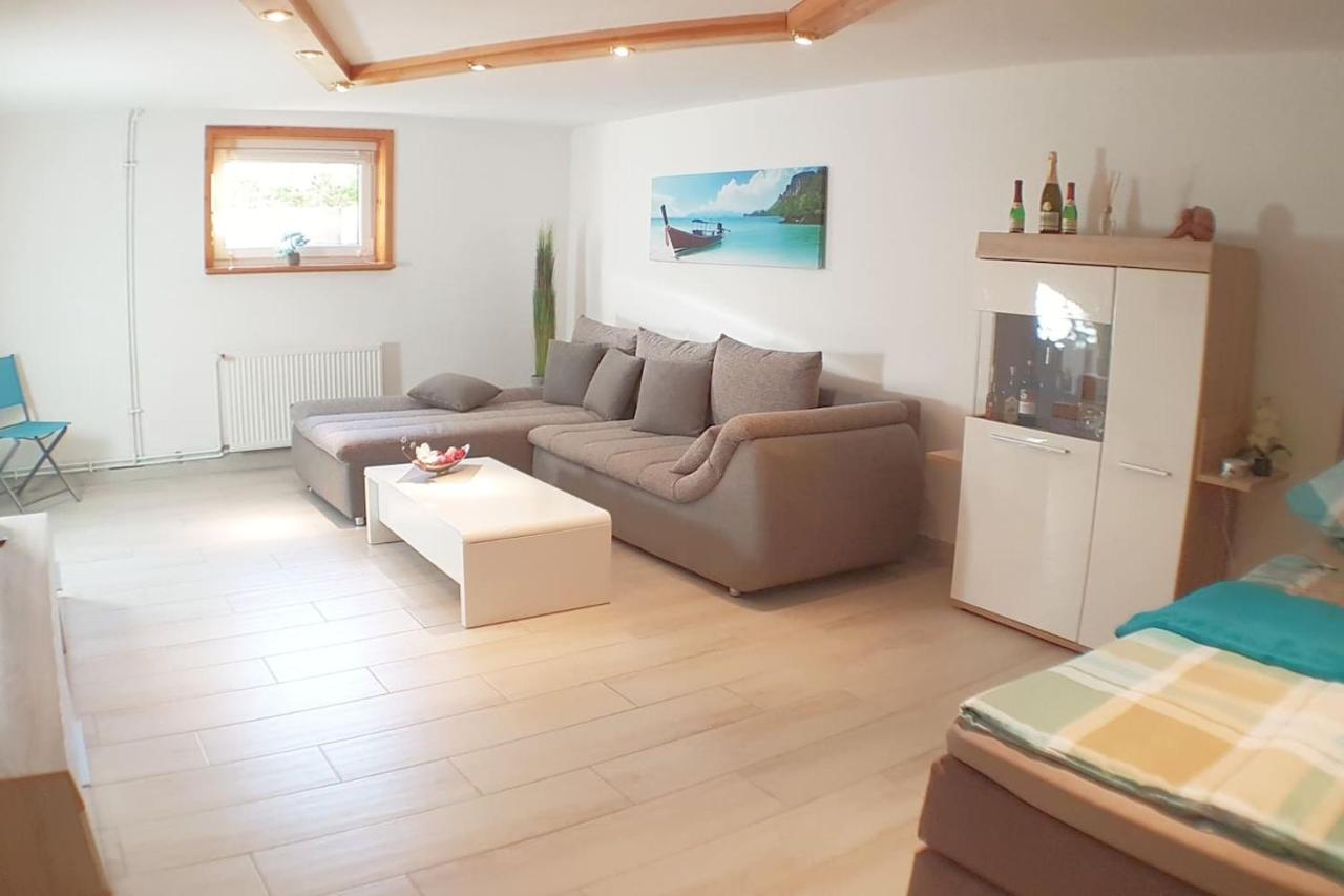 Mod. Wohnung mit Internet, Doppelbett,24h check in Schandelah Exterior foto